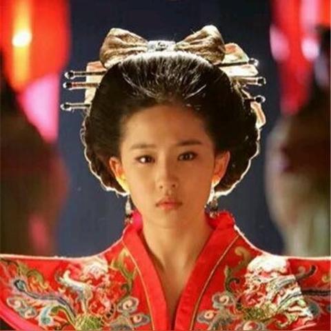 『2025时尚前沿,绝美新娘造型趋势,引领婚纱潮流风向标』