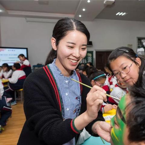 山阳论坛时事焦点，经济发展与社会进步综合报道