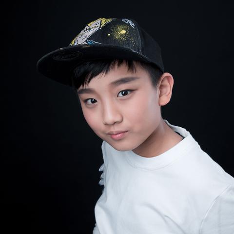 华晨宇，音乐巨星风采绽放——最新照片分享