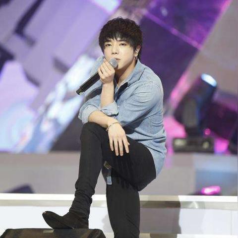 华晨宇,音乐巨星风采绽放——最新照片分享