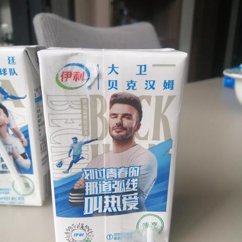 伊利纯牛奶全新包装解读