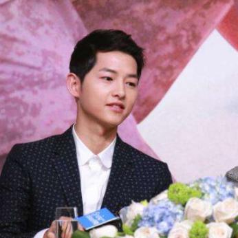 宋仲基最新照片曝光,事业进展与动态大揭秘