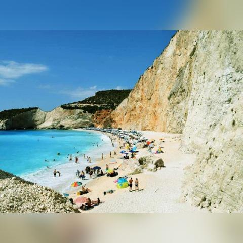 海滩美女游泳风采，美丽风景线尽享清凉夏日