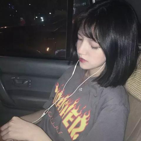 最新原宿风女生头像，潮流个性完美融合