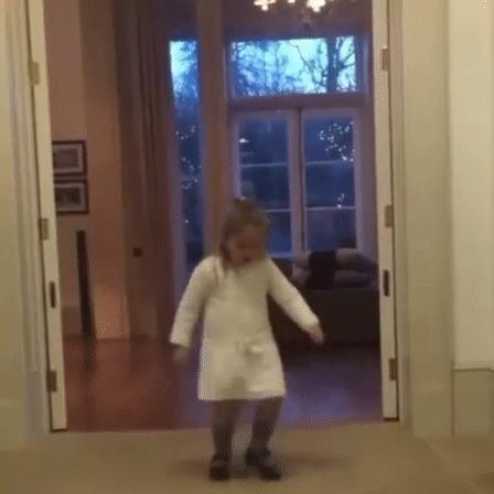 小七与哥哥的成长时光，最新照片印记