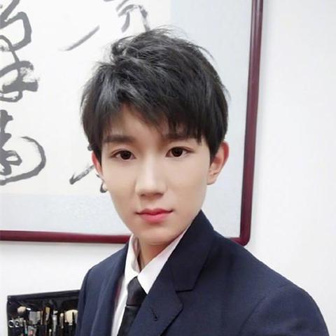 王源最新发型揭秘，潮流新宠背后的故事