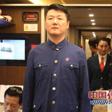 中国铁路新制服，细节展现科技时尚风采