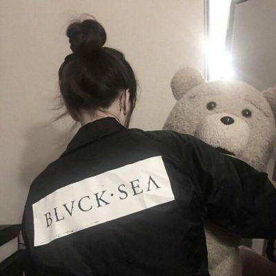 数字时代青年自我表达，最新小伙背影头像风潮