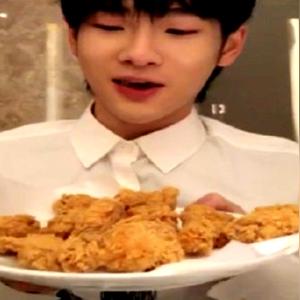 中国吃播新星南南的最新动态分享