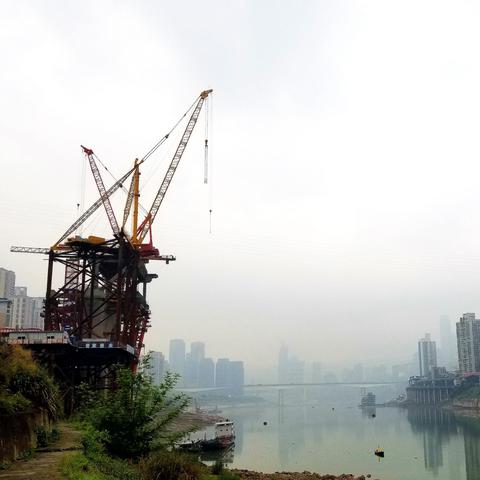 曾家岩大桥建设进展顺利，预计按期完工的消息