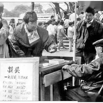 智能多功能小电器引爆地摊经济新热潮