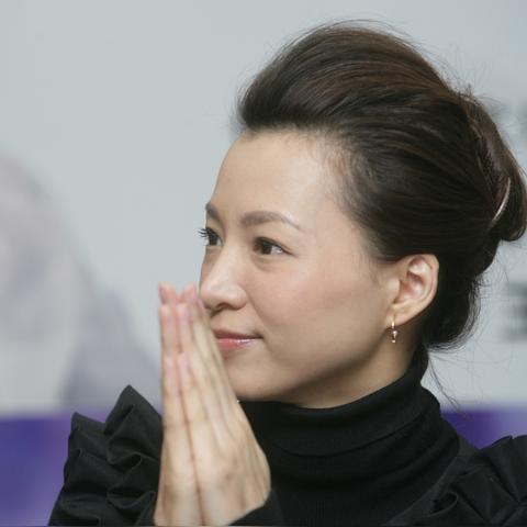 明星哥妹成长轨迹揭秘,最新相册测试展现魅力瞬间