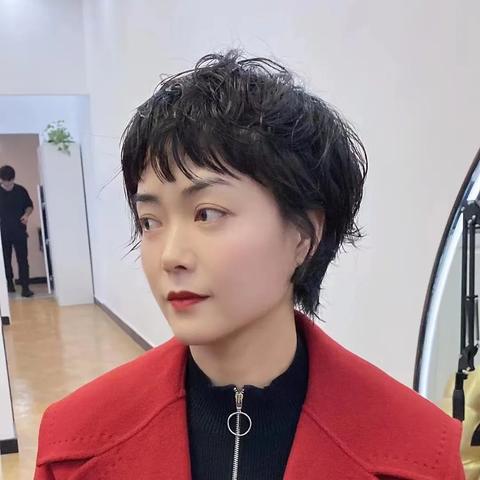 男士最新发型图片大赏，时尚潮流解读（2023版）